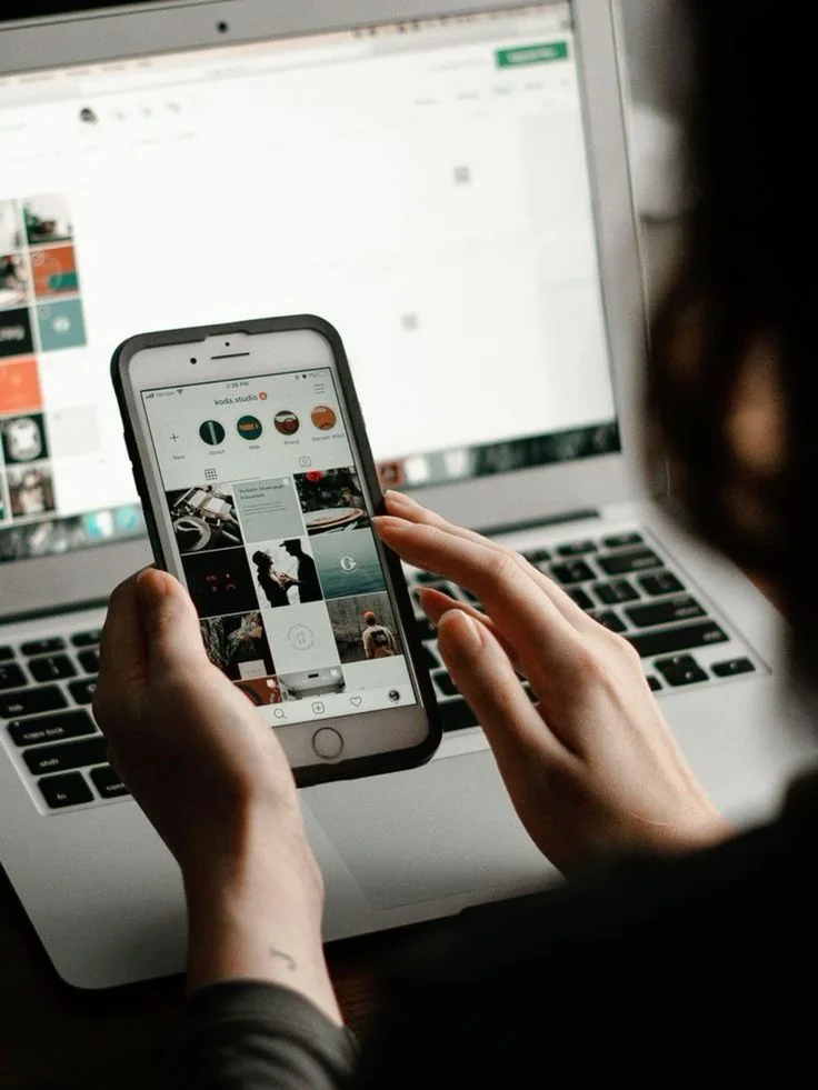 Pôle communication et réseaux sociaux